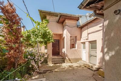 Casa individuala cu 2 corpuri, curte proprie, 253mp teren, zona Salaj