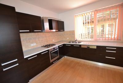 Vila de 200 mp in curte de 800 mp - 1