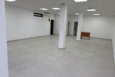 Spațiu comercial, de 80 mp, în Central - 3