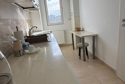 Apartament semidecomandat în Tineretului