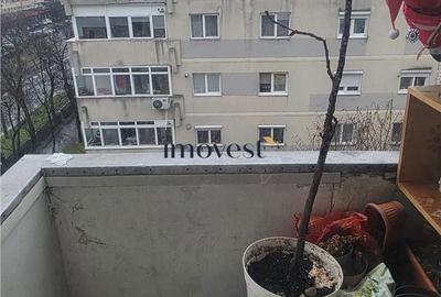 Apartament cu 3 camere decomandat în Micro 15