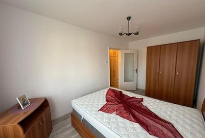 Apartament 3 camere complet renovat Zona Dacia etaj 3 - 4