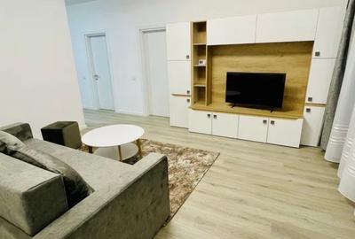 Apartament cu 2 camere semidecomandat, mobilat în Păcii