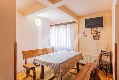 Corp de casa in inima statiunii Sinaia, pe bld. Republicii. - 14