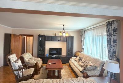Apartament cu 3 camere, mobilat în Decebal