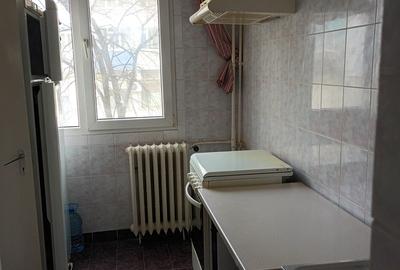 Apartament cu 3 camere semidecomandat în Rahova - 2