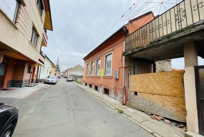 Casă cu 4 camere în Central - 2