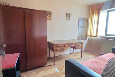 Apartament cu 3 camere semidecomandat în Gării