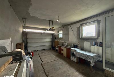 Casă cu 4 camere cu Teren 390 Mp în Central - 1