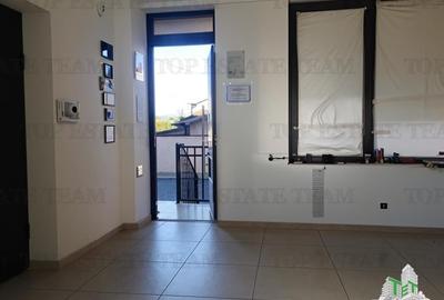 Spatiu comercial modern - 60 mp, cu vizibilitate excelenta, zona Aparatorii Patr - 1
