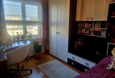 Mobilat si utilat la et intermediar linga Mall - 3