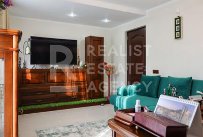 Casă cu 9 camere cu Canalizare în Bucium - 10