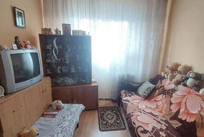 Apartament cu 2 camere decomandat în Florilor