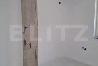 Casă cu 5 camere cu Teren 125 Mp în Tractorul - 12