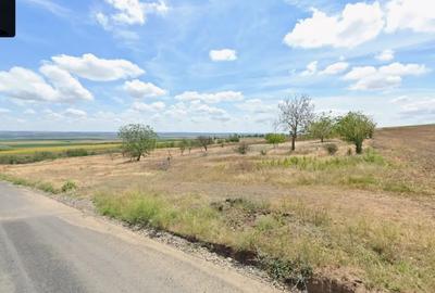 Teren de 4405 mp, în Foltești - 1