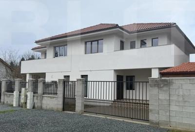 Casă cu 4 camere cu Teren 250 Mp în Central - 3