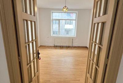 Casă cu 8 camere cu Teren 420 Mp în Central - 3