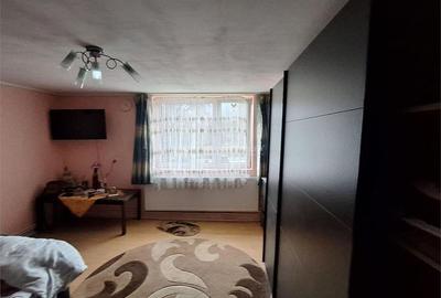 Casă cu 6 camere cu Teren 150 Mp în Central - 2