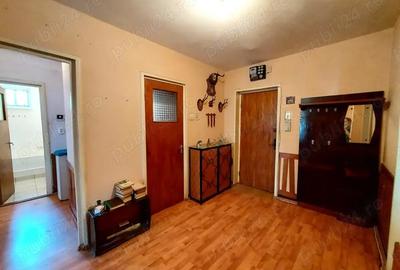 De vanzare apartament 3 camere, Deva 80 mp str. Titu Maiorescu, parter - 3