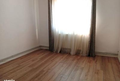 Apartament cu 3 camere semidecomandat în Central - 14