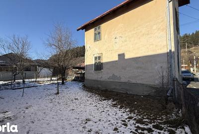 Casă cu 4 camere cu Teren 373 Mp în Central