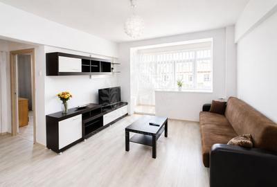 Apartament cu 2 camere semidecomandat, mobilat în Central