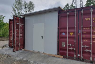 Spațiu industrial, în Tractorul