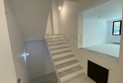 REA1025234 Apartament 4 camere tip vila si curte proprie metrou Crangasi - 3