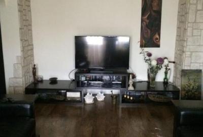 Apartament cu 3 camere semidecomandat, mobilat în Olteniței