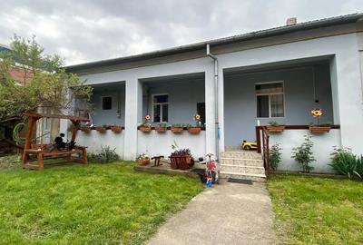 Apartament la casa spatios ,2 camere ,bucatarie,baie,camara ,toate utilita?ile - 1