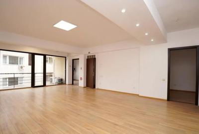 Casă cu 10 camere cu Canalizare în Victoriei - 18