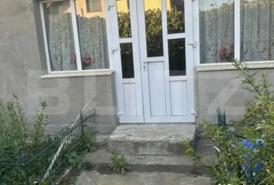 Casă cu 3 camere cu Teren 5100 Mp în Central - 5