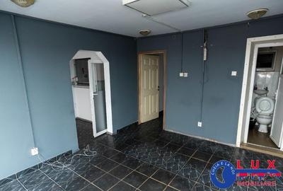 Spațiu comercial, de 60 mp, în Central - 3