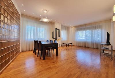 Apartament cu 2 camere decomandat în Kiseleff