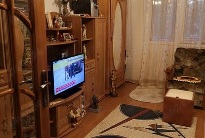 Proprietar, vand ap. 3 camere, 66.5 mp, decomandat, P. Neam?, renovat, curat, insorit - 1