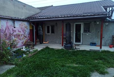 Casă cu 3 camere în Bujac