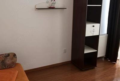 Vand apartament 2 camere si bucatarie separat - 1