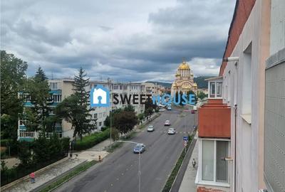 Apartament cu 3 camere semidecomandat în Central