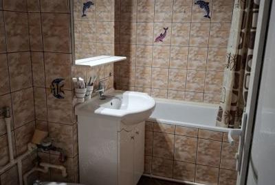 Apartament 3 camere decomandate zona Poarta 6 - 6