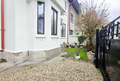 Casă individuală cu 8 camere cu Garaj în Capitale - 2