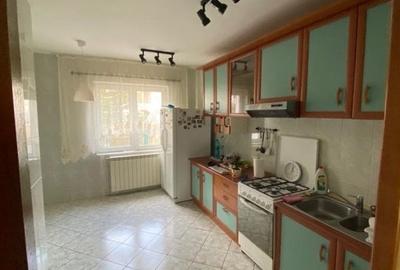 Vilă familială frumoasă în zonă foarte bună - 9