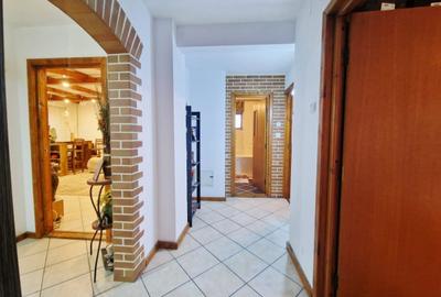 Apartament cu 4 camere decomandat în Est - 2