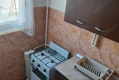 Inchiriez garsoniera zona Confec?ii, in spatele faculta?ii, aproape de sta?ia de tramvai, magazinul - 3