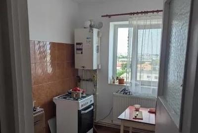 Apartament cu 2 camere decomandat în CET - 3