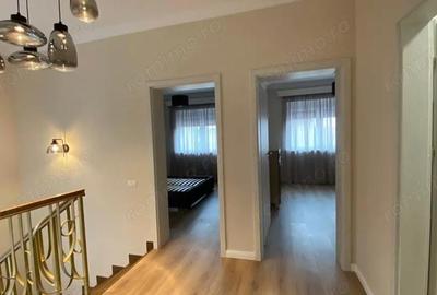Casă cu 5 camere cu Teren 330 Mp în Giroc