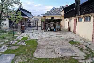 Casă cu Teren 1200 Mp în Cotu Vameș - 1
