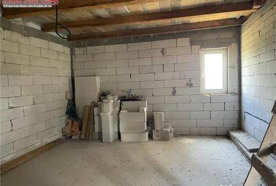 Casă cu 4 camere cu Teren 1600 Mp în Malcoci - 4