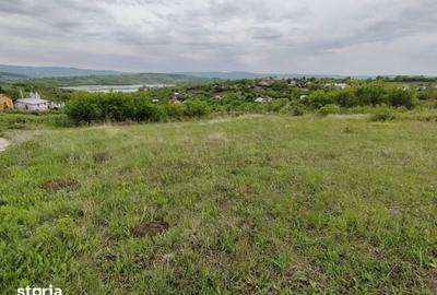 Teren de 1800 mp, în Miroslava
