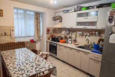 Apartament cu 4 camere semidecomandat, mobilat în Central - 1