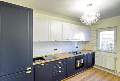 Apartament cu 3 camere decomandat în Aradului